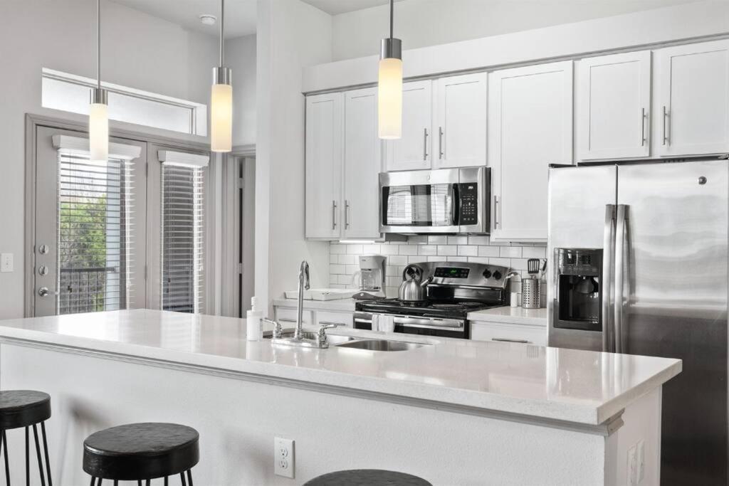Modern Austin 2Br 2B Unit With Pool, Parking & Wifi Apartment Exterior photo