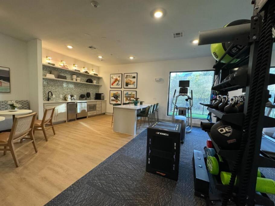 Modern Austin 2Br 2B Unit With Pool, Parking & Wifi Apartment Exterior photo